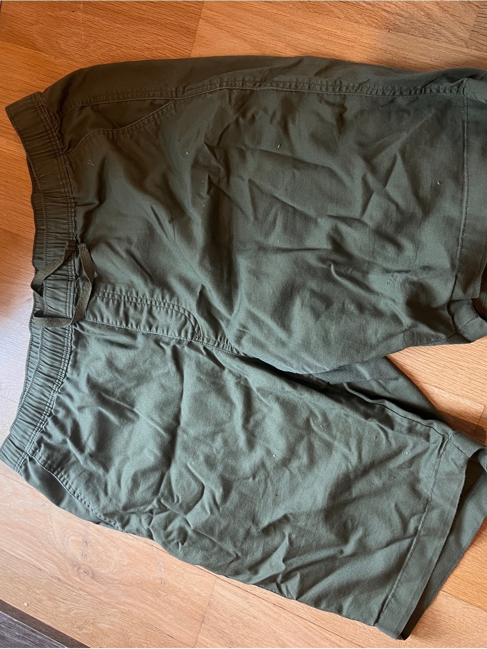 Uniqlo Men's Olive Green Athletic Cargo Shorts